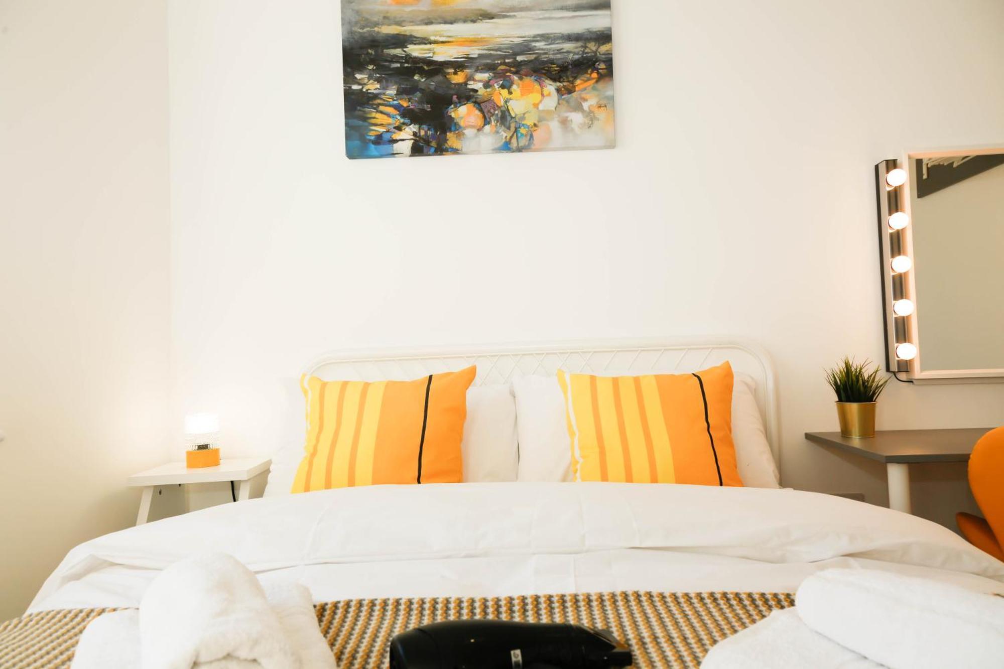 Luxury Rooms In Camden Town Near Shops, Cafes, Bars & Metro With Shared Bathrooms ロンドン エクステリア 写真